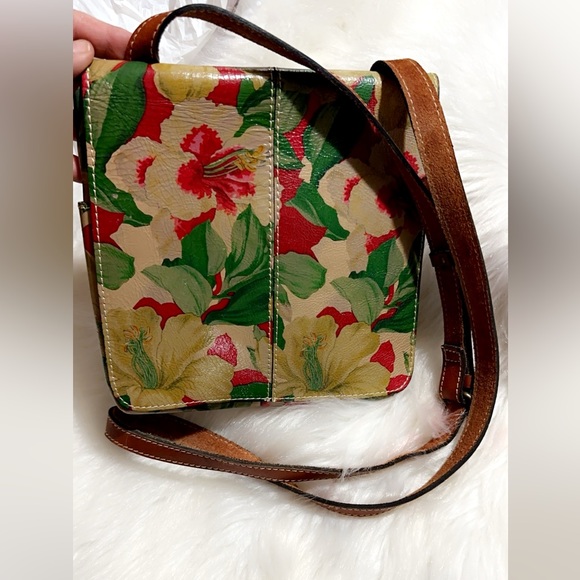 Patricia Nash Handbags - PATRICIA NASH Balluri Floral Lily Print Crossbody Bag 9” x 9”